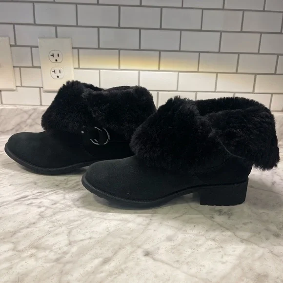 NWOT UGG Women’s Bodie Snow Boots, Black, Size 8, Never worn
S/N #1103469 - Picture 6 of 8